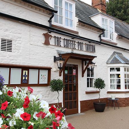 Bed and Breakfast The Coffee Pot Tavern Potterspury Экстерьер фото