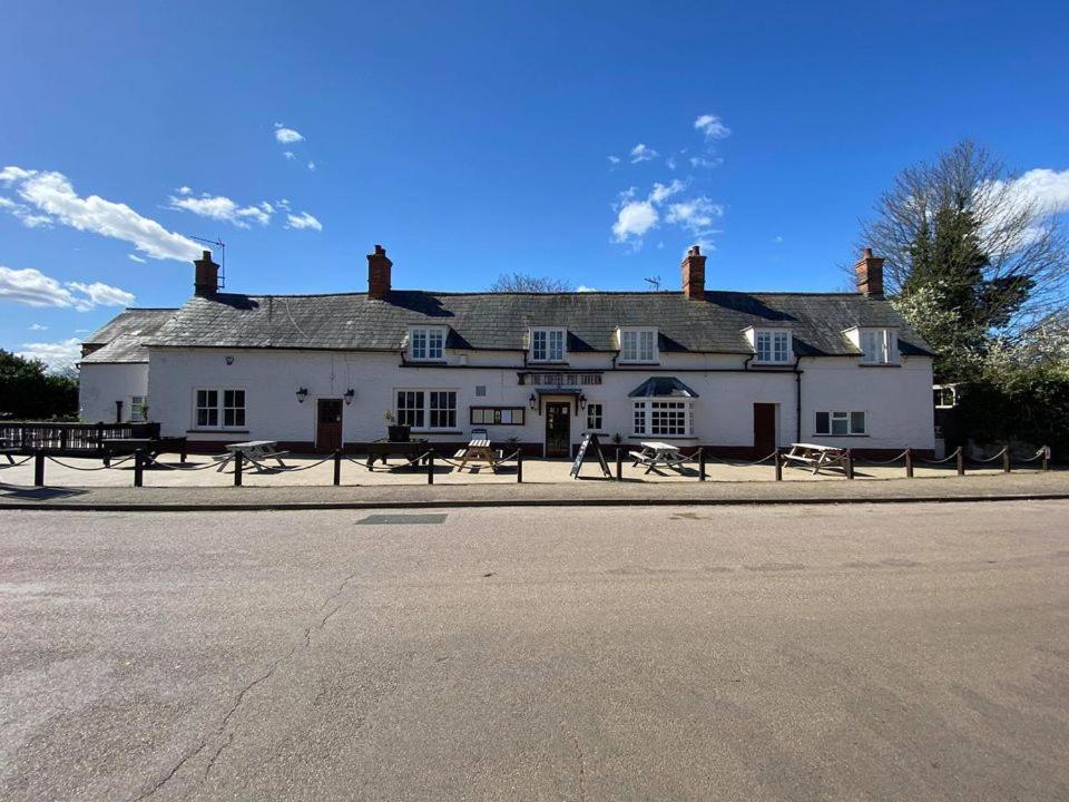 Bed and Breakfast The Coffee Pot Tavern Potterspury Экстерьер фото