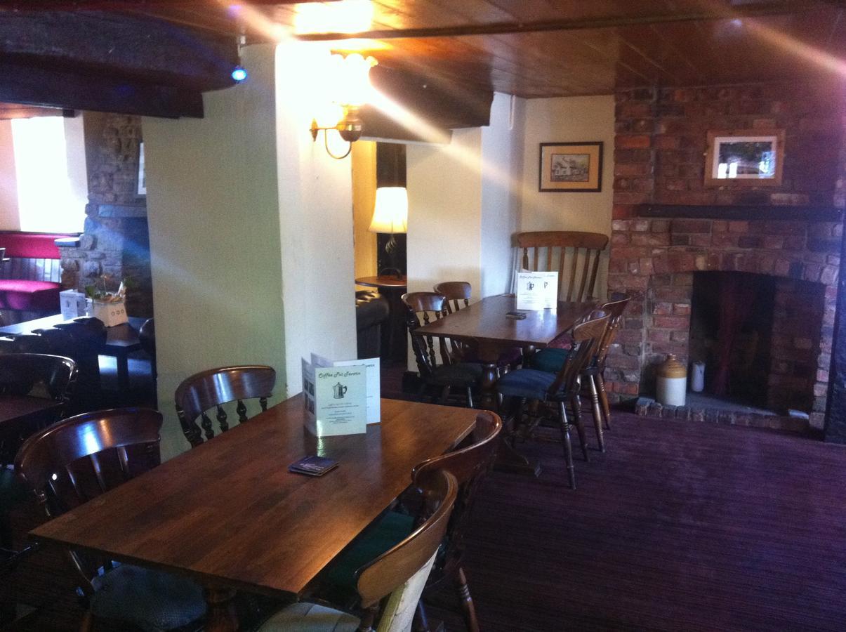Bed and Breakfast The Coffee Pot Tavern Potterspury Экстерьер фото